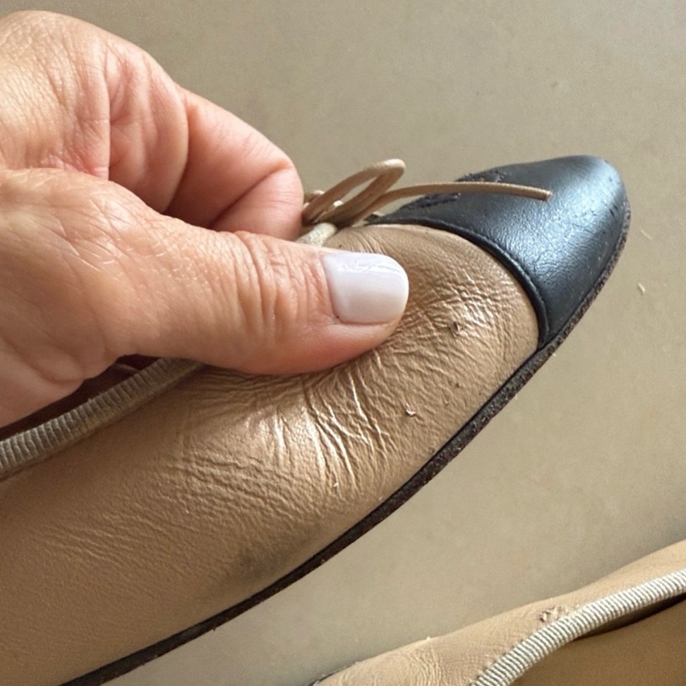 CHANEL Lambskin Beige and Black Flats - Picture 10 of 16
